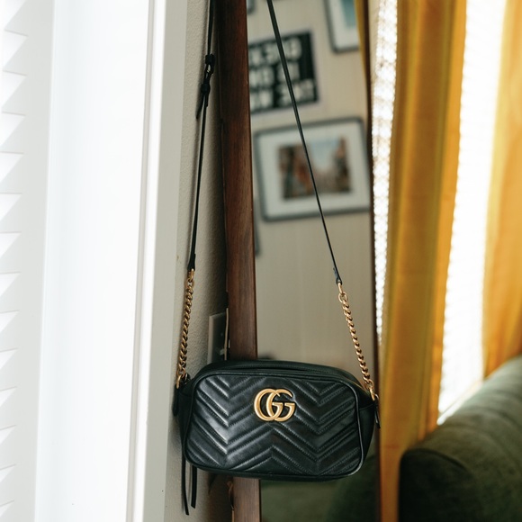 Gucci GG Marmont Small Shoulder Bag in Black - Picture 1 of 11